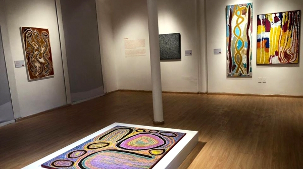 Exposici&oacute;n de arte ind&iacute;gena australiano llega por primera vez a nuestro pa&iacute;s
